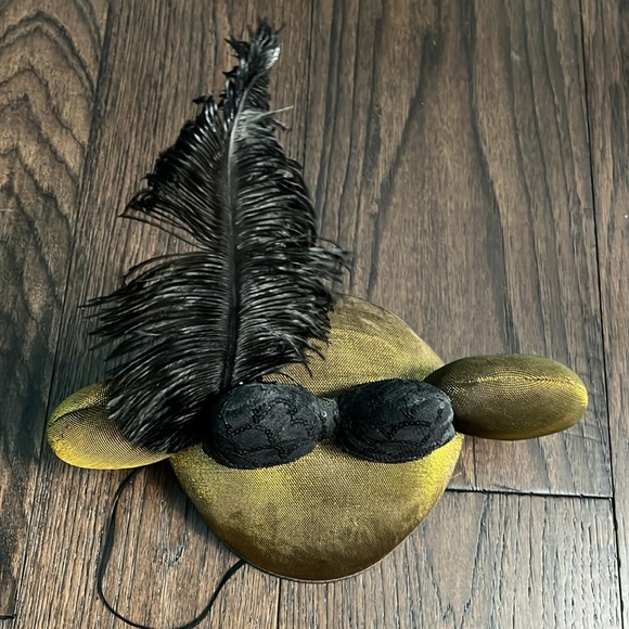 Minnie Mouse ear hat - Picture 2 of 4